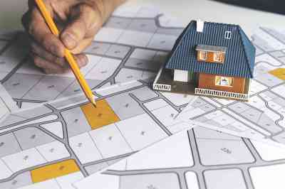 Grundstückspläne mit Modellhaus